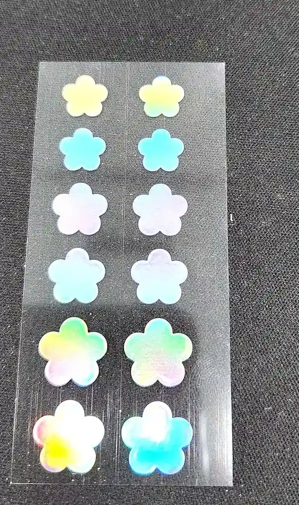 Holographic flower-shaped hydrogel patches in Korea